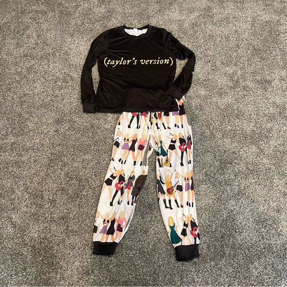 Taylor’s Version PJ Set Black Long Sleeve Graphic Top & Printed Pants Women’s M - Picture 2 of 9